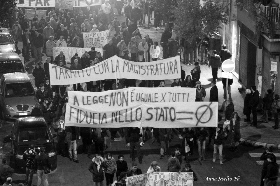 15 dicembre 2012. Manifestazione a Taranto dopo il decreto-legge Salva-Ilva (foto Anna Svelto)