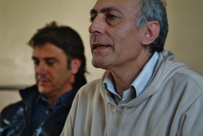 Alessandro Marescotti e Fabio Matacchiera durante la conferenza stampa per il corteo del 7 aprile