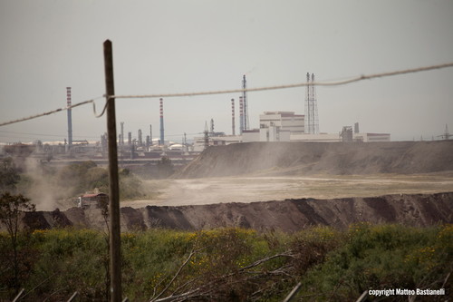 Le foto sono state scattate da Statte (TA) e permettono di comprendere le dimensioni delle discariche ILVA e la loro collocazione all'interno dello stabilimento.