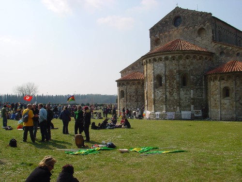 La basilica di S Piero a Grado, concentramento della manifestazione