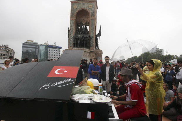 Piazza Taksim 14 giugno 2013 (foto Il Fatto Quotidiano)