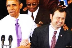 Tom Perriello, ideologo delle "guerre umanitarie", e Barack Obama: due progressisti in divisa. 