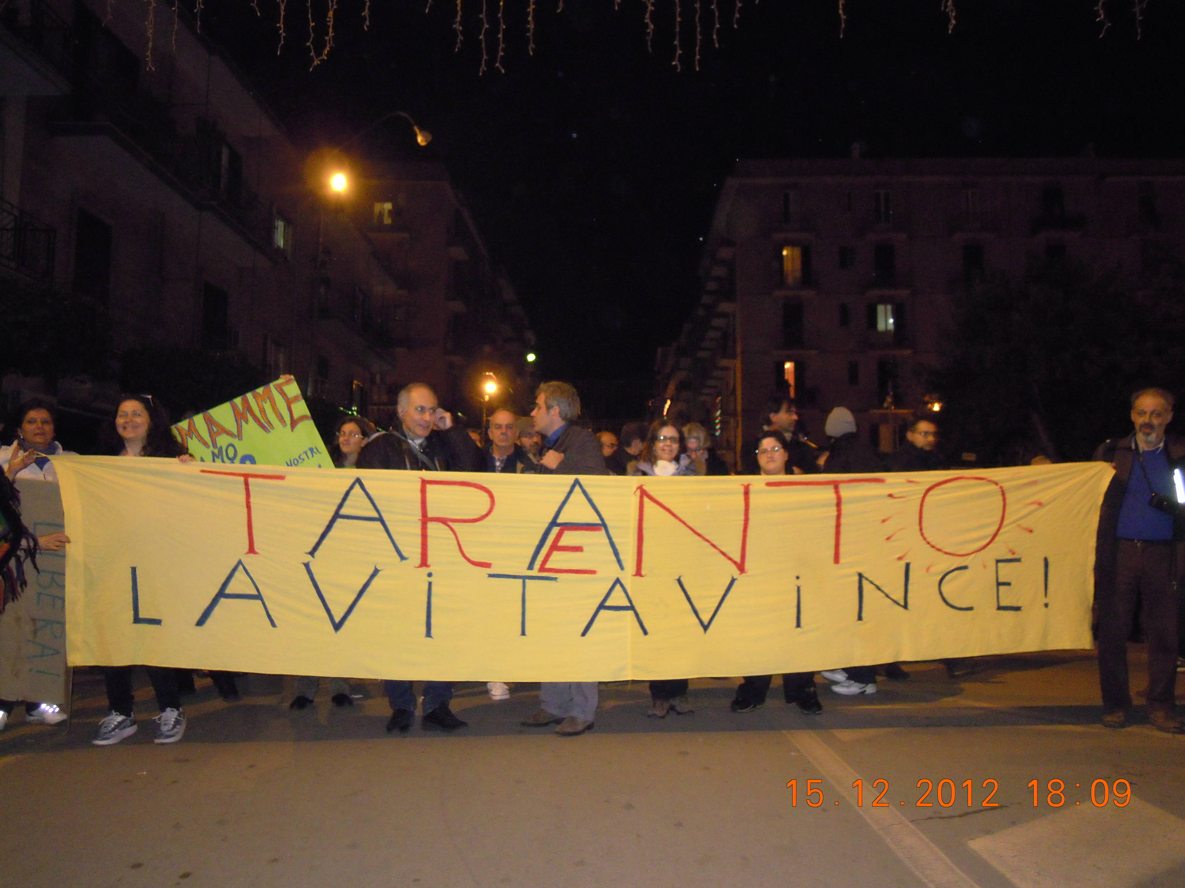 L'associazione Nimby Trentino a Taranto, il 15 dicembre 2012 (foto f.gravame)