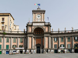 Andiamo in questa bella piazza, a Napoli. Il corteo di oggi parte da qui (p.zza Dante alle 16.00). Nessuno deve ammalarsi per inquinamento per il profitto di pochi. Non si può girarsi da un'altra parte e non intervenire. Basta roghi tossici nella Terra dei fuochi 