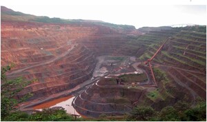 Nel film "Polmoni d'acciaio" ci sono Taranto, Açailândia, in Brasile - dove la popolazione lotta come può contro la multinazionale "Vale, che qui estrae il minerale di ferro - e Santa Cruz di Rio de Janeiro, dove il ferro arriva dopo chilometri di binari (fabbrica ThyssenKrupp-Vale). C'è anche il porto di São Luis, da cui il ferro parte per l'Italia e l'ILVA. Qui, fino al 9 maggio, si tiene il seminario “Carajás 30 anos”, con rappresentanti di dieci paesi colpiti dal terribile inquinamento minerario e siderurgico. Il pubblico brasiliano domanda alle amiche di PeaceLink "cosa fa il governo italiano" per tutte le persone ammalate e che continuano ad ammalarsi e "come l'Ilva ripara ai suoi danni".