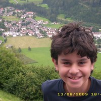 Alessandro Rebuzzi, figlio di Loredana e Aurelio, in montagna il 13 agosto 2009. Alessandro è morto a sedici anni di fibrosi cistica.