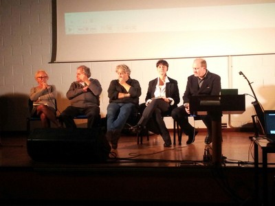 Sul palco dell'Auditorium Valvassori Peroni di MILANO- Associazione Arci Ponti di memoria, Le parole della memoria 2015. Testimonianze di Daniele Biacchessi, Tiziana Pesce, Gino Marchitelli, Fabrizio Cracolici, Andrea Sigona...la Memoria per un futuro di Pace, per dare voce alla Pace.