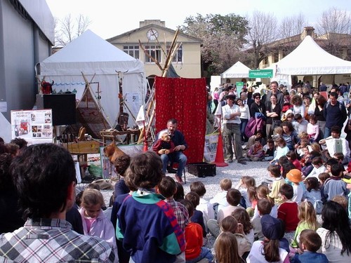 A cura di un'associazione che tutela e valorizza gli... asini, ecco uno spettacolino di marionette all'aperto.