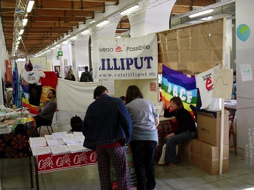 Lo stand di Rete Lilliput...