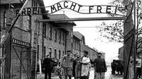 "Auschwitz Birkenau: lasciate ogni speranza voi ch'entrate" di Roberto Ferro