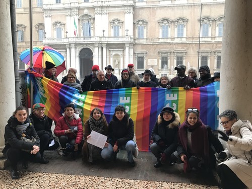 Foto da alcune delle oltre 50 piazze mobilitate in Italia contro le guerre in adesione all'appello internazionale dei pacifisti statunitensi 