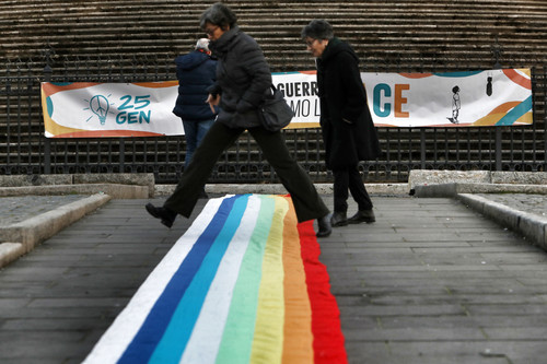 Foto da alcune delle oltre 50 piazze mobilitate in Italia contro le guerre in adesione all'appello internazionale dei pacifisti statunitensi 