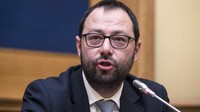 Il ministro Patuanelli parla di "dieci miliardi di tonnellate" di acciaio prodotte in Italia