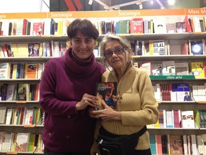 Laura Tussi con Chiara Castellani (a destra)