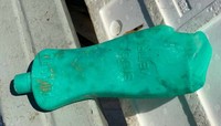 Flacone vecchio di 50 anni ritrovato nelle acque del porto di Ancona