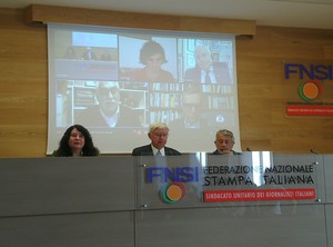 Il lancio della campagna "La mia voce per Julian Assange" presso la Federazione Nazionale della Stampa Italiana (FNSI) il 20 ottobre 2022. Da sinistra a destra: Stefania Maurizi, Vincenzo Vita, Alberto Negri.