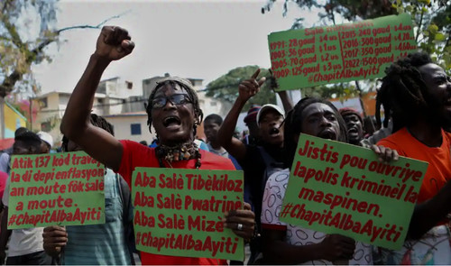 Lavoratori di Haiti durante una protesta