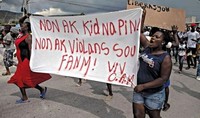 Le persone di Haiti tentano di emigrare