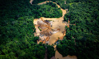 La ‘Strada verso il Caos’ dei minatori d’oro brasiliani in Amazzonia
