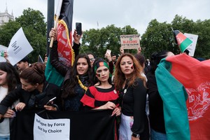 Refugiate afgane in protesta