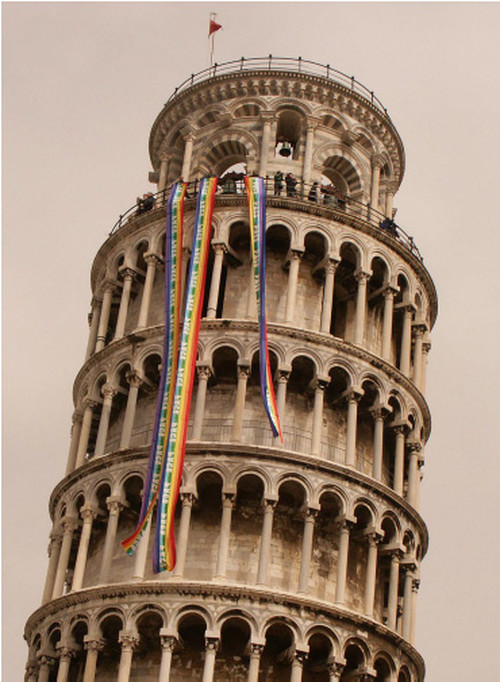 La foto si riferisce alla domenica 14 marzo quando, due giorni prima del passaggio della carovana da Pisa, siamo saliti, pagando il biglietto (dopo avere chiesto alla Deputazione dell'Opera del Duomo 