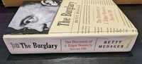 Il libro "The Burglary" di Betty Medsger