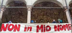 Sulla facciata del Palazzo della Ragione (Padova), alcune attiviste hanno appeso uno striscione "Non in mio nome" per dire no ad una proposta di legge antifemminicidio, due giorni prima della Giornata mondiale contro la violenza sulle donne, il 25 novembre 2013.  Lo slogan "Non in mio nome" è stato largamente ripreso – più con cartelli che con striscioni – anche in occasione dell'indizione del lutto nazionale, 12 Giugno 2023, per la morte di Silvio Berlusconi. 