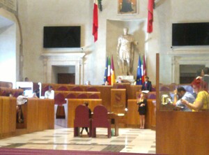 Aula Giulio Cesare nel Campidoglio di Roma durante la discussione sulla calendarizzazione della mozione di cittadinanza per Julian Assange, 20-7-2023