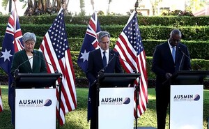 La Ministra degli Esteri australiana Penny Wong, il Segretario di Stato americano Antony Blinken e il Segretario della Difesa americano Lloyd Austin partecipano a una conferenza stampa presso la Queensland Government House di Brisbane il 29 luglio 2023.