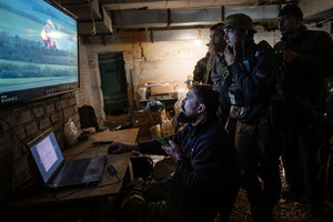 Soldati ucraini imparano a usare le nuove tecnologie della Nato