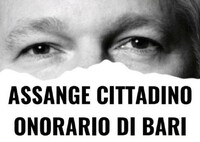 Julian Assange cittadino onorario di Bari: il Consiglio Comunale vota “Sì” all’unanimità