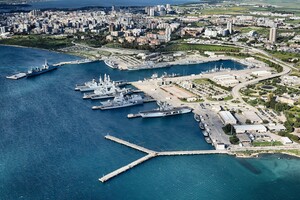 La base navale di Taranto nel mar Grande a Chiapparo