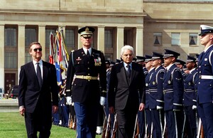 Mattarella with the U.S. Secretary of Defense William Cohen in March 2000