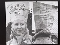 Per il rischio di una guerra nucleare il governo stampava e distribuiva alla popolazione degli opuscoli "Protect and Survive" con consigli ridicoli come "chiudi le tende" a "resta in casa sotto un tavolo". Al Camp femminista di Greenham Common si protestava con metodi nonviolenti, arte e ironia.   Un sacchetto sopravvivenza per civili in caso di attacco nucleare 1) mettere il sacchetto in testa 2) inserire le dita nelle orecchie 3) guardare dall'altra parte [...] 