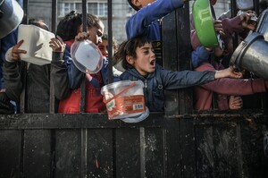 Gaza: fila per il pane