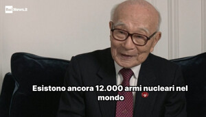 Il premio Nobel per la pace è stato consegnato al gruppo giapponese di sopravvissuti alla bomba atomica, Nihon Hidankyo, che si batte contro le armi nucleari, una minaccia tornata d'attualità quasi 80 anni dopo i bombardamenti di Hiroshima e Nagasaki. Qui uno dei sopravvissuti che ha ritirato il Nobel per la Pace.