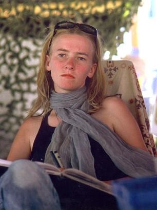 Rachel Corrie, 23 anni, uccisa da un bulldozer israeliano il 16 marzo.  Stava opponendosi alla demolizione di case palestinesi.