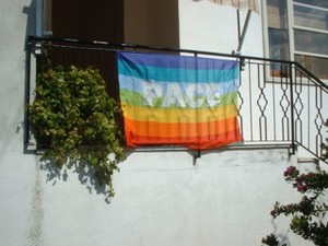 La foto della Bandiera esposta dalla Fam. Becciu in Via Galvani 5 Serrenti CA. Pace e buon lavoro. Luca  