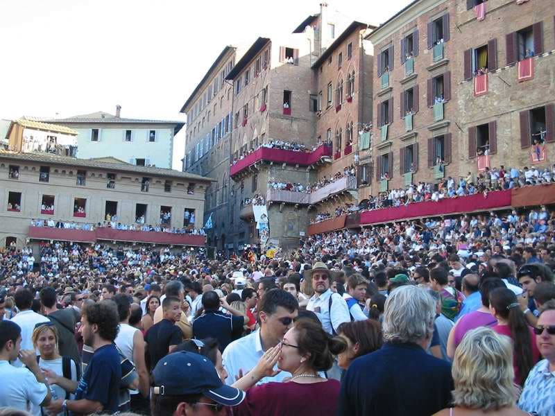 Il palio una mattanza per tutti Tranne che per i senesi