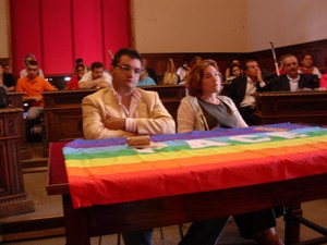 10 settembre 2004 a Taranto, sala del Consiglio Provinciale: liberate Simona e Simona.