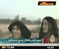 Simona Torretta e Simona Pari rilasciate a Baghdad assieme ai due iracheni rapiti con loro 
