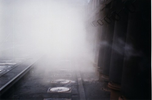 Foto 12 - Cokeria. Qui il fumo del centro siderurgico è tale da impedire la visuale. Quando si sono potuti analizzare questi fumi se ne è appurata l'alta tossicità. La perizia effettuata a Taranto per