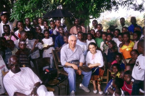 "Forse se sto qui è perché condivido questa sfida ai 'signori della guerra', come stanno facendo proprio i più poveri. Nessuno può uccidere la speranza dei poveri".  Chiara Castellani In questa foto