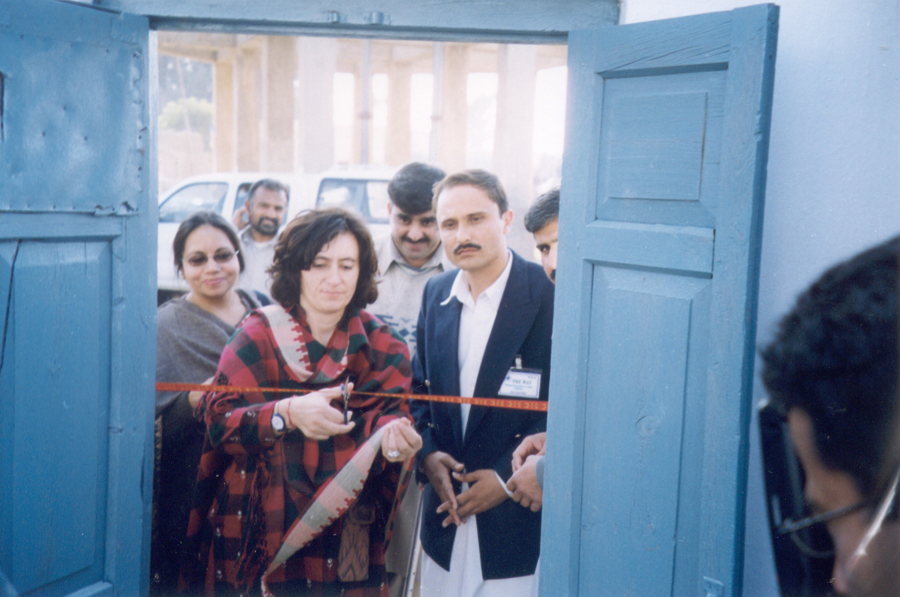 La Project Manager AIFO taglia il nastro di un Centro di Riabilitazione in Pakistan accompagnata da Farhat Rahman