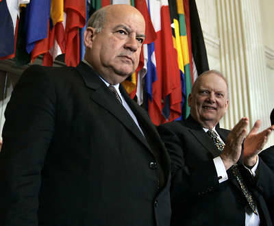  José Miguel Insulza  e alla sua  destra , Luigi R. Einaudi, lo statunitense che ha occupato la carica ad interim dall'ottobre del'anno scorso  FOTO Ap 