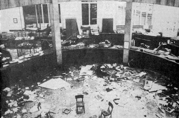 12 dicembre 1969: alle 16,30 un ordigno esplode all'interno della Banca Nazionale dell'Agricoltura in piazza Fontana a Milano provocando 16 morti e 84 feriti