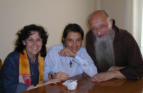 Ecco Chiara Castellani con due amici: sono Padre Attilio francescano di Conegliano Veneto e Maria Luisa Fidone di Sottomarina di Chioggia.