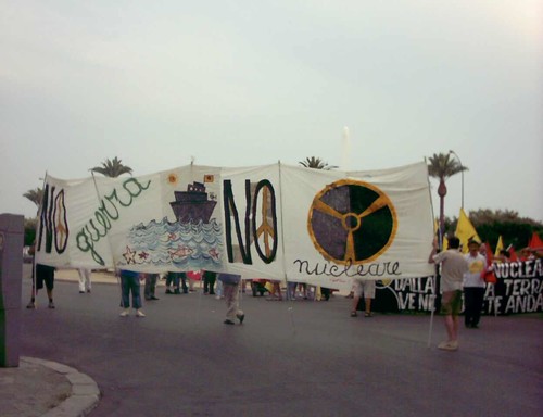 Sul Lungomare di Taranto: "No alla guerra, no al nucleare"