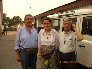 A - I Magnifici tre: io, Chiara e Paolo Moro in Procura a Kinshasa