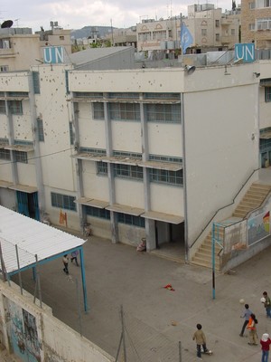 Betlemme: campo profughi di Aida, la scuola delle Nazioni Unite crivellata di colpi sparati dai cecchini israeliani
